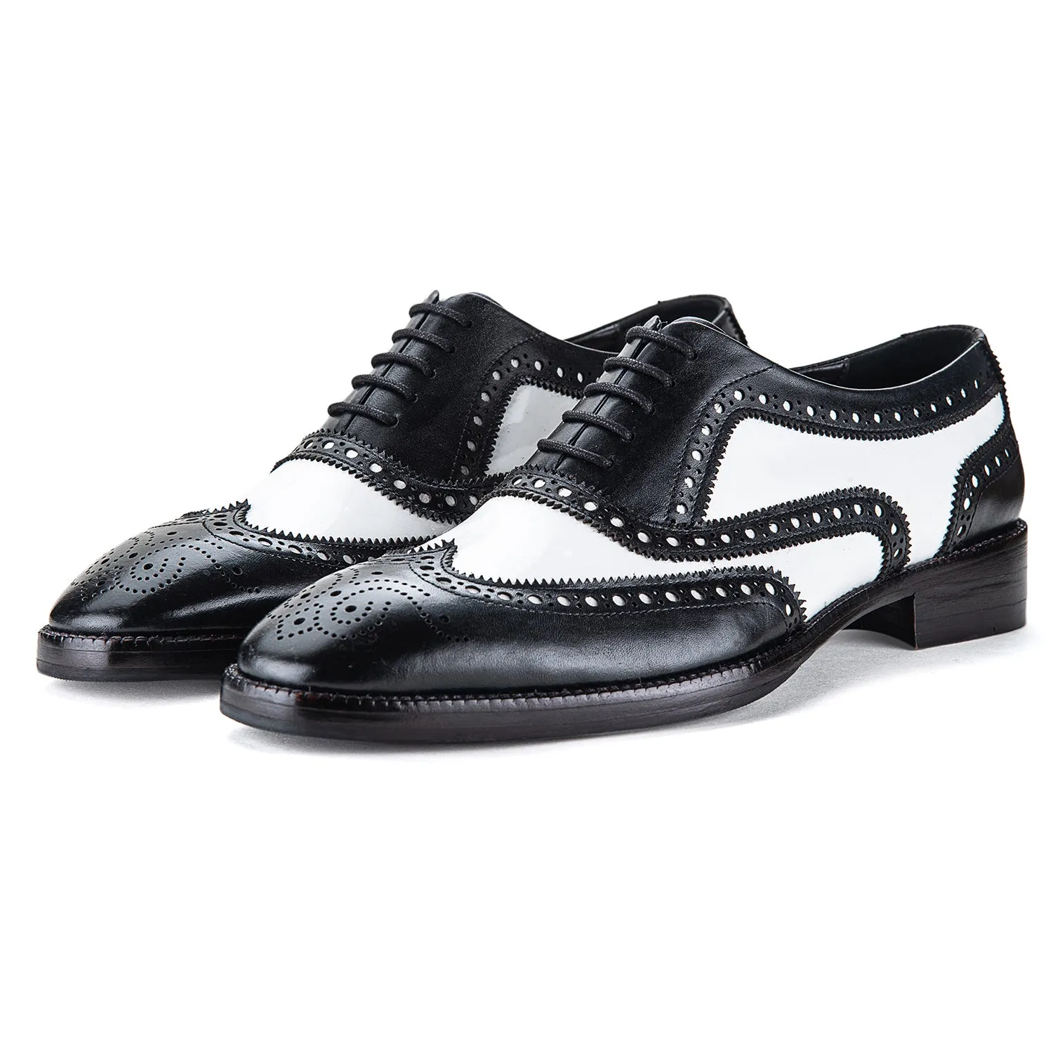 Spectator Wingtip Oxford - Black & White