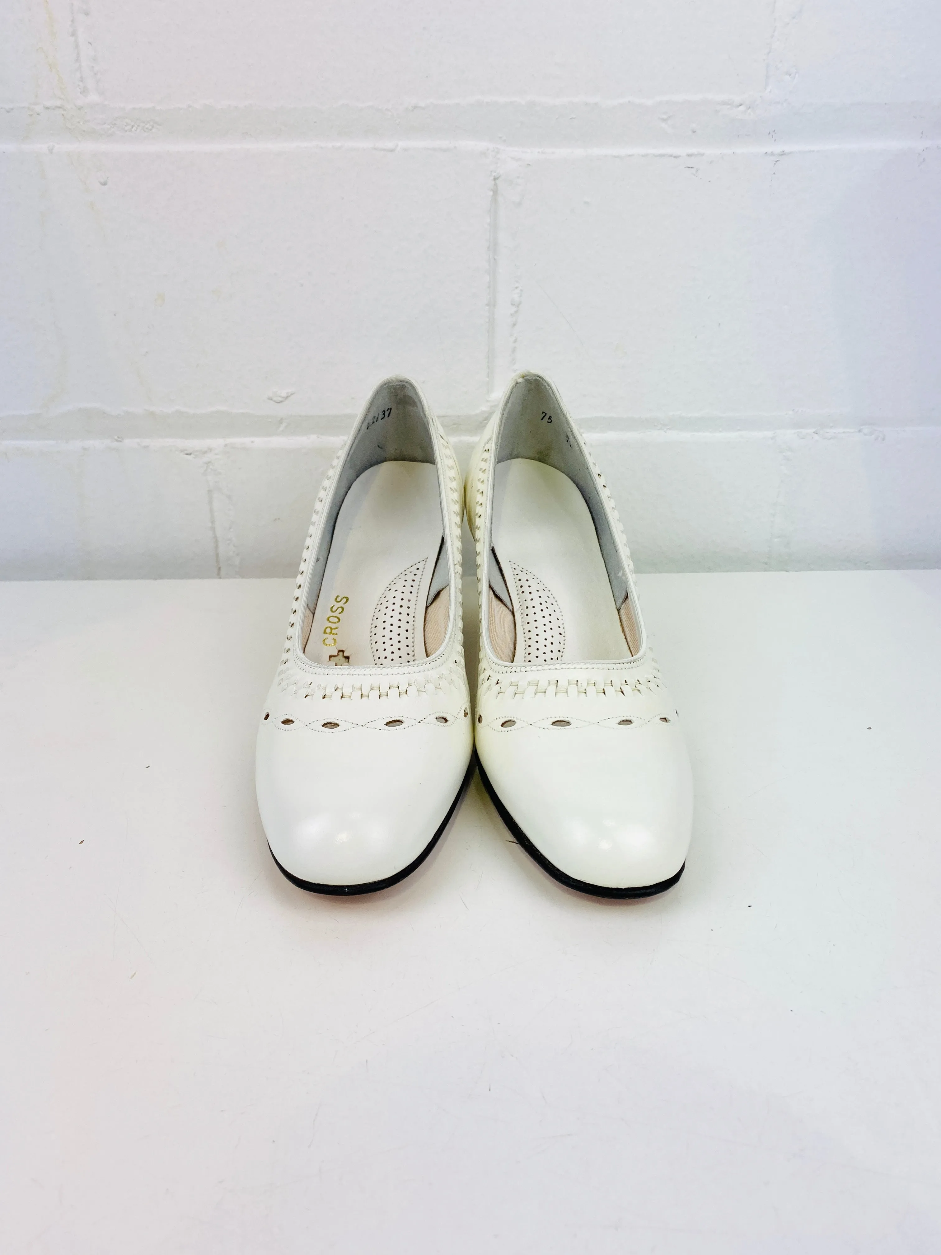 Vintage Deadstock Shoes, Women's 1980s White Leather Mid-Heel Pumps, NOS, 8230